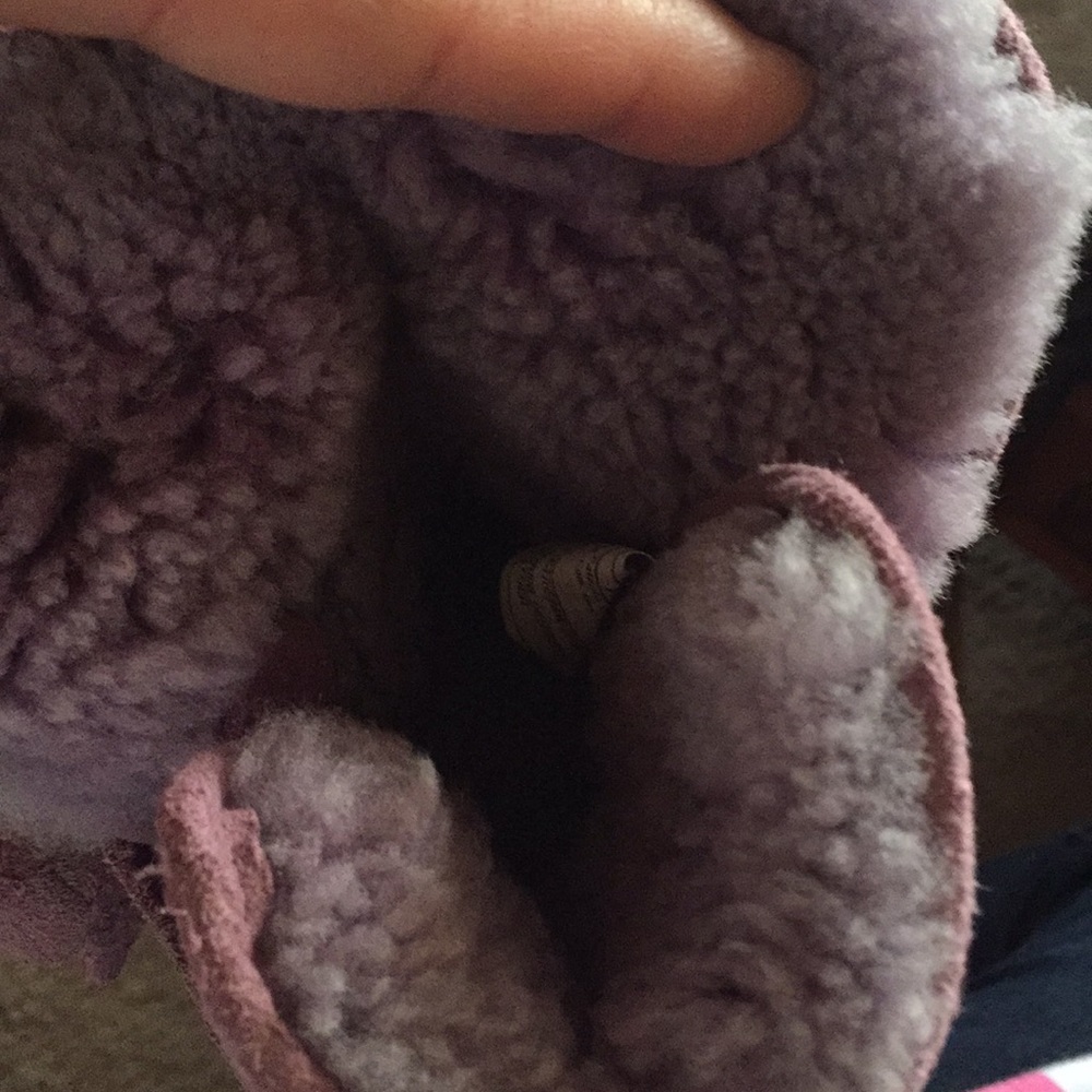 Ugg - Picture 2 of 8